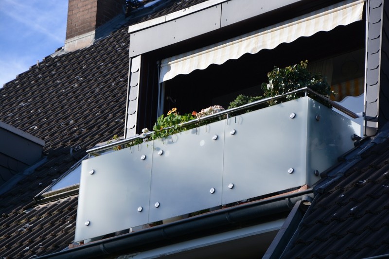 Edelstahl-Balkon-Geländer mit Glasfüllung class=